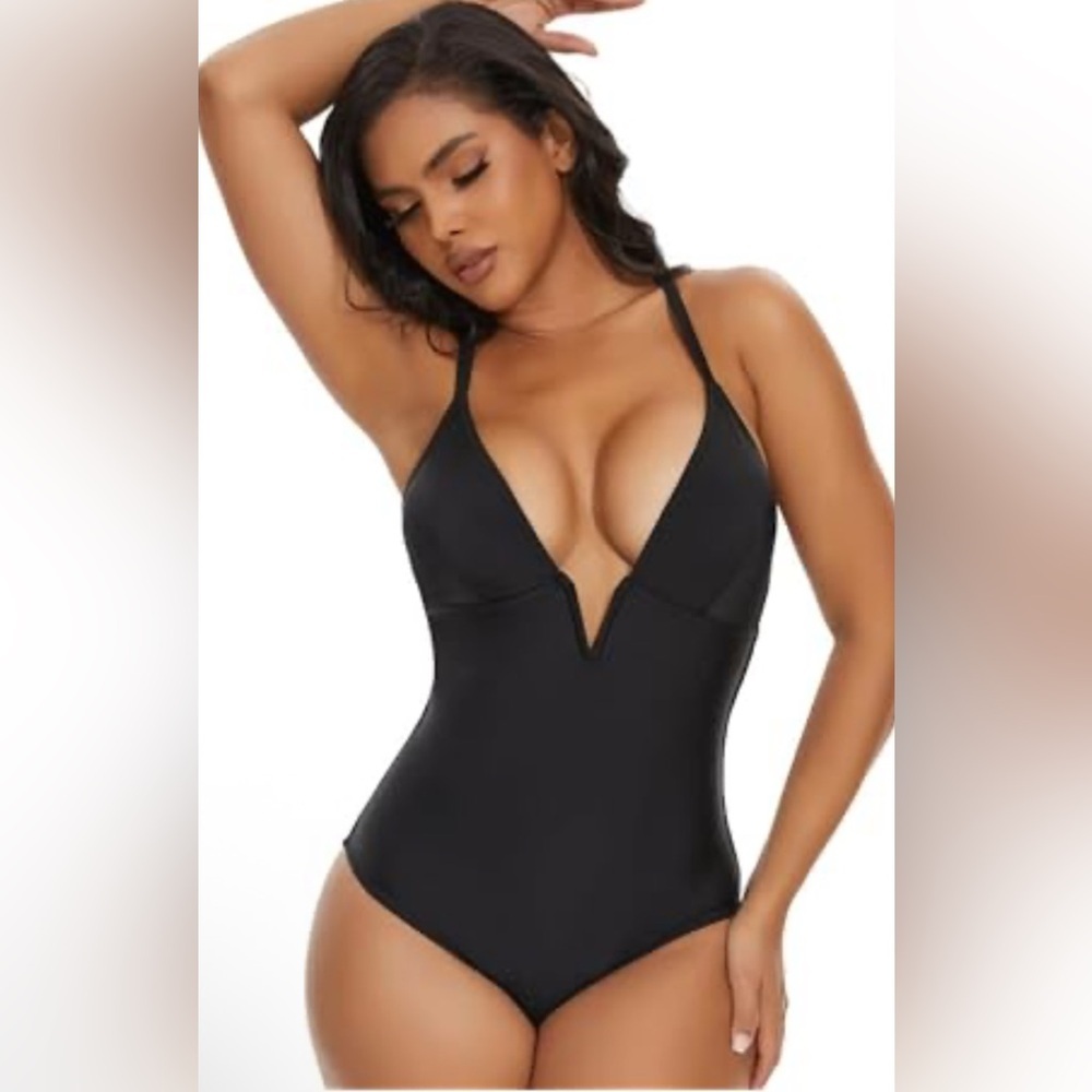 Black Plunge One-Piece Swimsuit <<<<<130>>>>>
